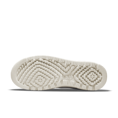Nike Air Force 1 LuxeHerrenschuh im Angebot