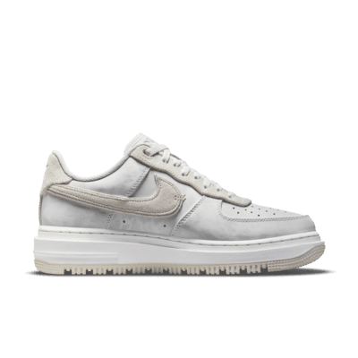 Nike Air Force 1 LuxeHerrenschuh im Angebot