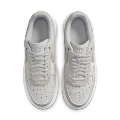 Nike Air Force 1 LuxeHerrenschuh im Angebot