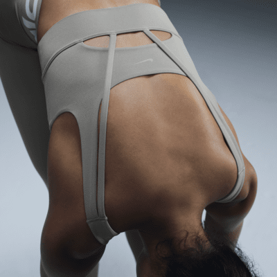 Nike ZenvyGepolsterter Longline-Sport-BH mit mittlerem Halt Sonderangebote