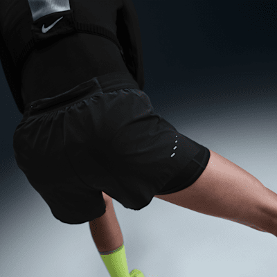 Nike SwiftDri-FIT 2-in-1-Laufshorts mit mittelhohem Bund (Damen) Neueste Stile