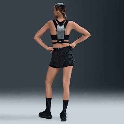 Nike SwiftDri-FIT 2-in-1-Laufshorts mit mittelhohem Bund und Print (Damen) Bis zu 50% Rabatt