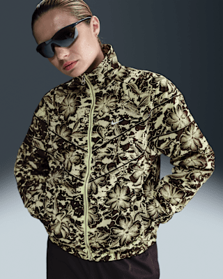 Nike Sportswear WindrunnerLockere Webjacke mit Print durchgehendem Reißverschluss und UV-Schutz (Damen)