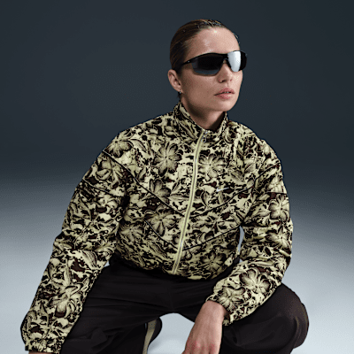 Nike Sportswear WindrunnerLockere Webjacke mit Print durchgehendem Reißverschluss und UV-Schutz (Damen) Fabrik Onlineshop