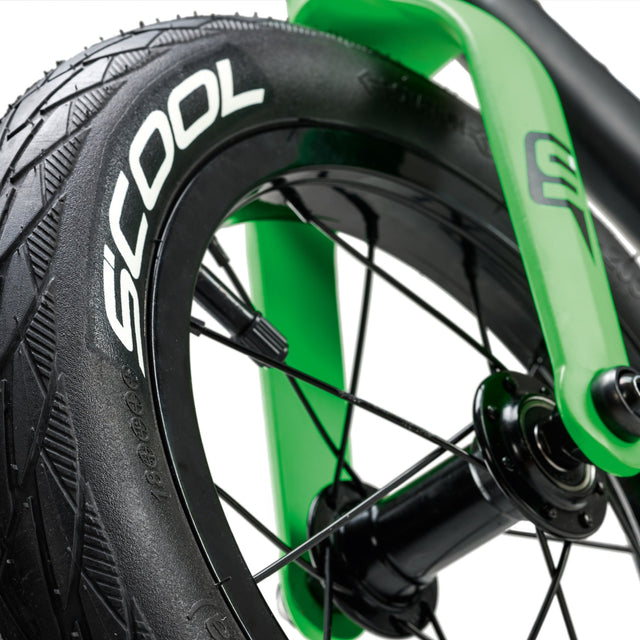 S'COOL S'COOL Junior Bikes pedeX Magnesium Laufrad Black/Green &vert; fahrrad.de